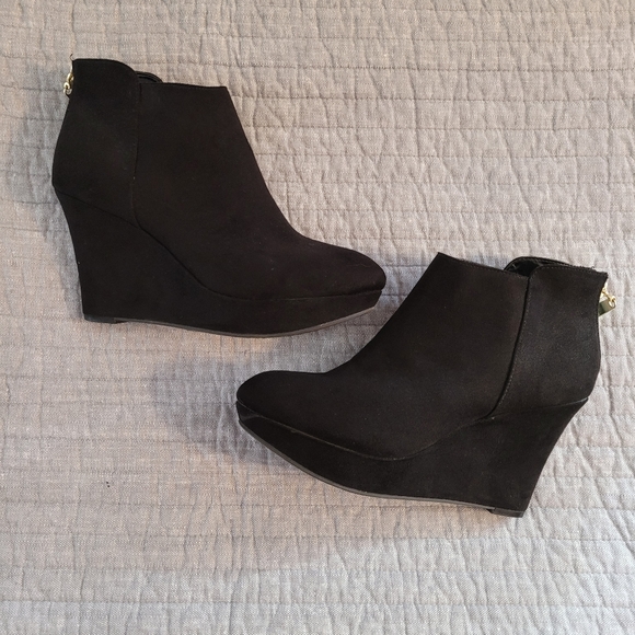 Christian Siriano For Payless | Piper Black Suede Zip-Up Wedge Booties - Picture 2 of 9